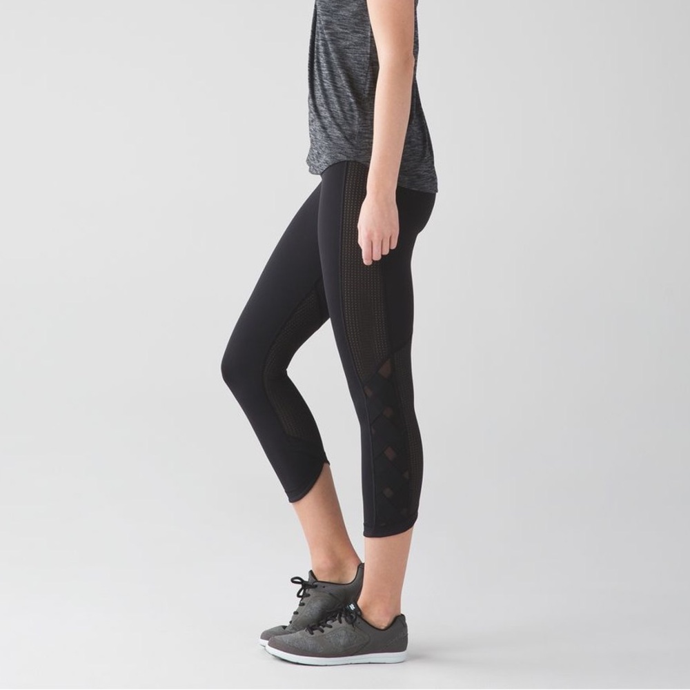 Lululemon VarCity Crop Luxtreme Black Leggings Size 6
